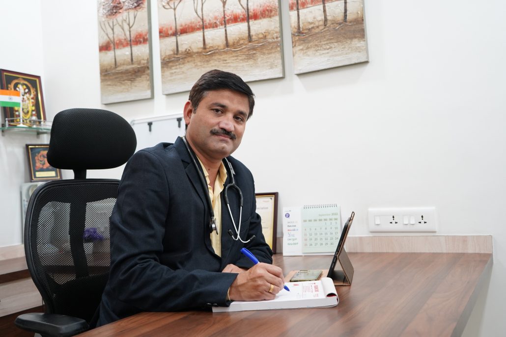 Dr. Milind kulkarni - CHEST AND TB SPECIALIST IN PUNE